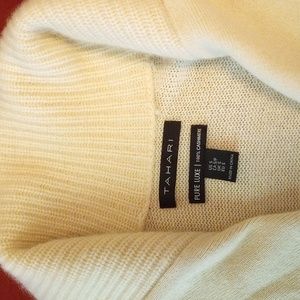 100%cashmere Tahari sweater